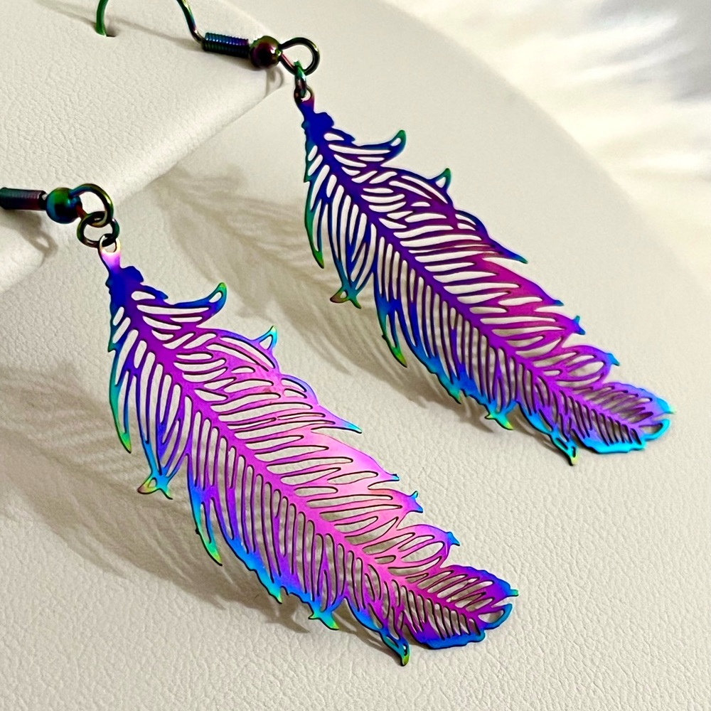 NWT Handmade Feather Holographic Rainbow Earrings 🌈 - Picture 5 of 6